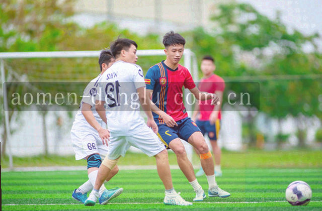 电子、桌游与捕鱼三类抽象图形并列，以墨线区分，其中一处点朱红
